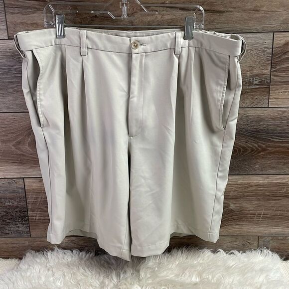 HAGGAR COOL 18 PRO Mens Lightweight Golf Dress Shorts Size 40 Cream - Picture 1 of 7